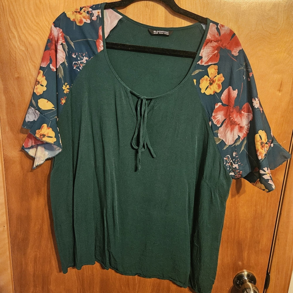 BloomChic Tunic Top Womens  Green Floral Sheer Sleeve Tie Neck Plus Size 18/20